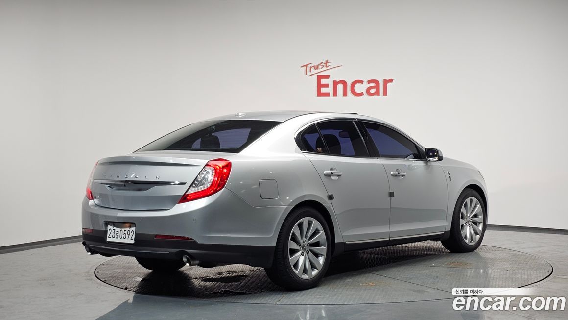 Lincoln MKS 2015