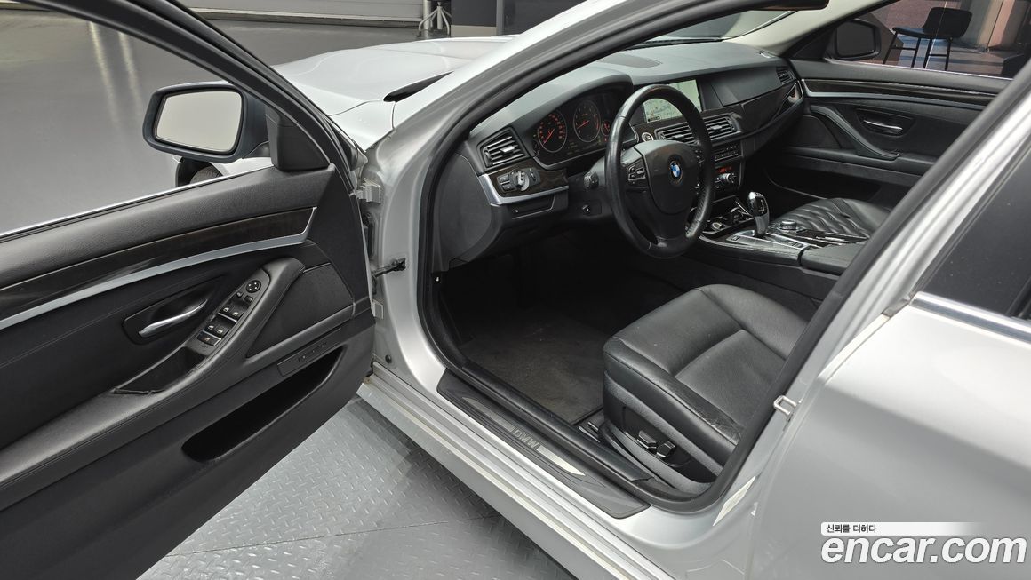 BMW 5-Series 2011