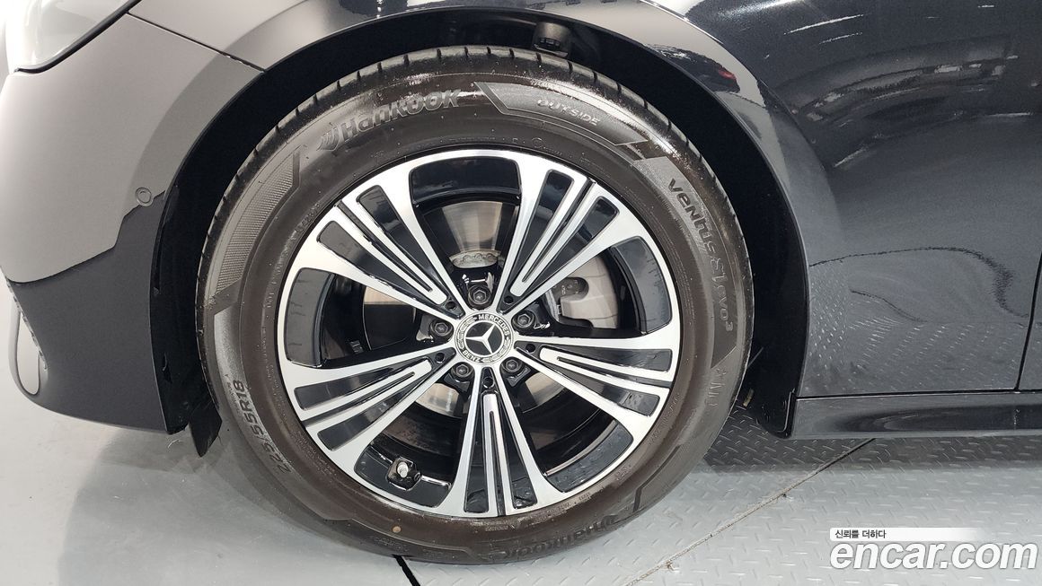 Mercedes-Benz E-Class 2025