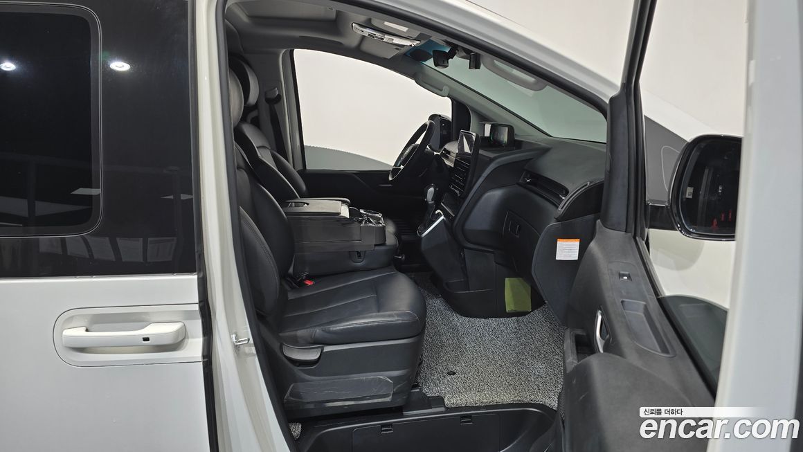Hyundai Staria 2025