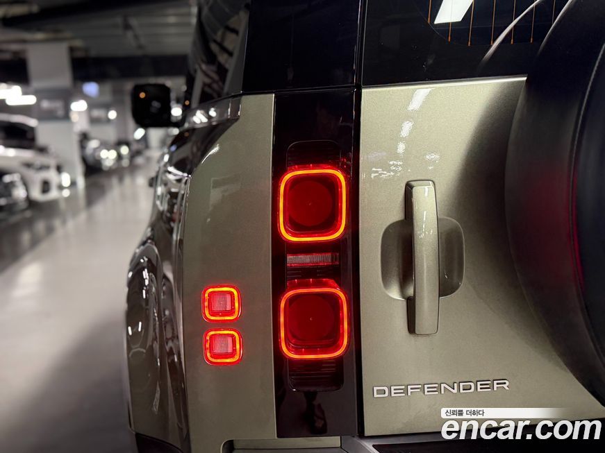 Land Rover Defender 2022