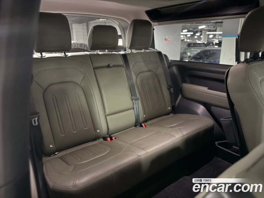 Land Rover Defender 2022