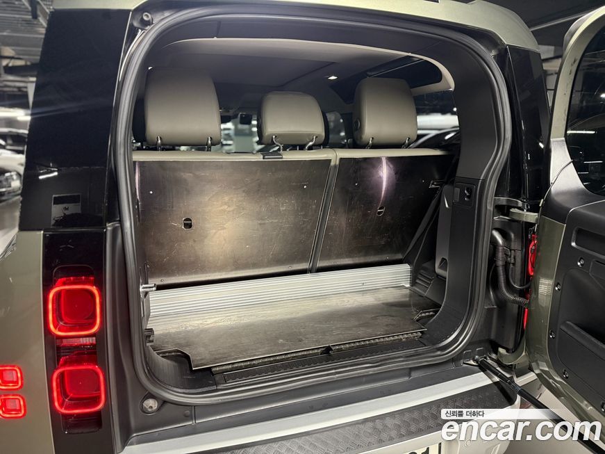 Land Rover Defender 2022