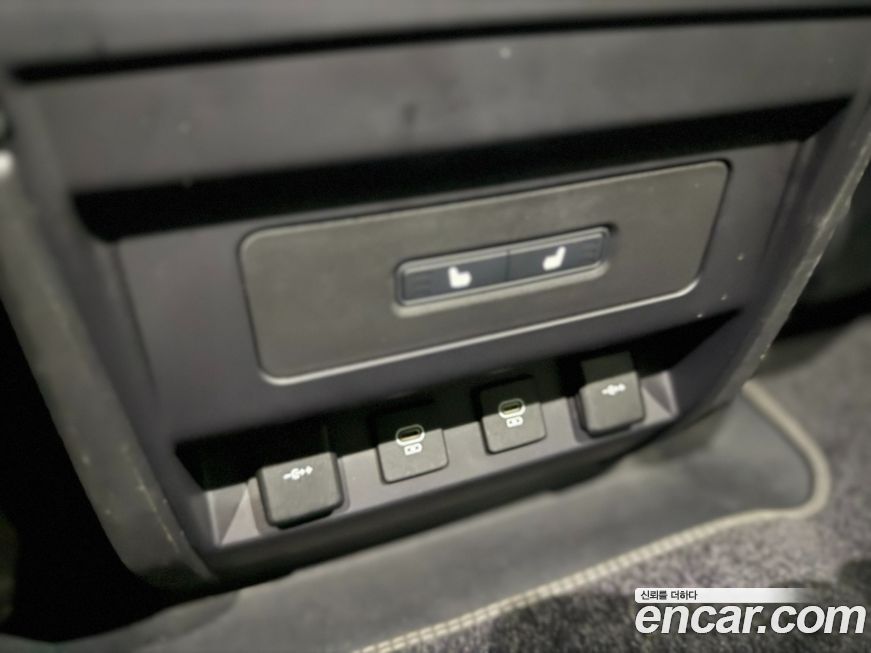 Land Rover Defender 2022