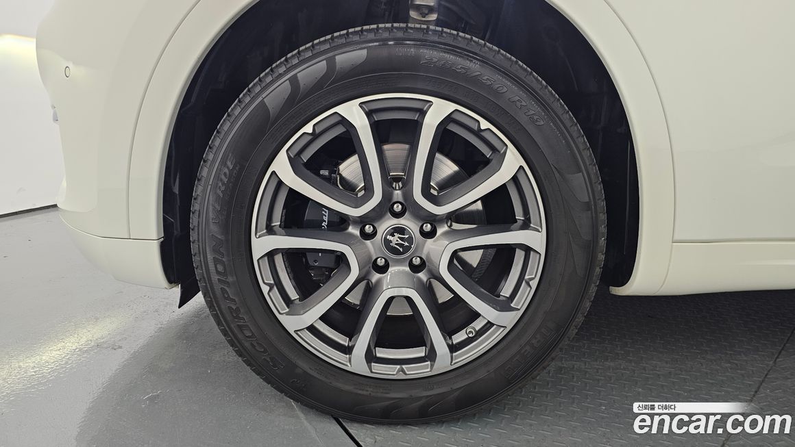 Maserati Levante 2022