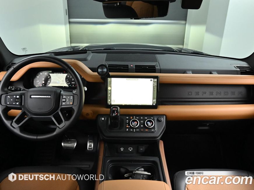 Land Rover Defender 2024