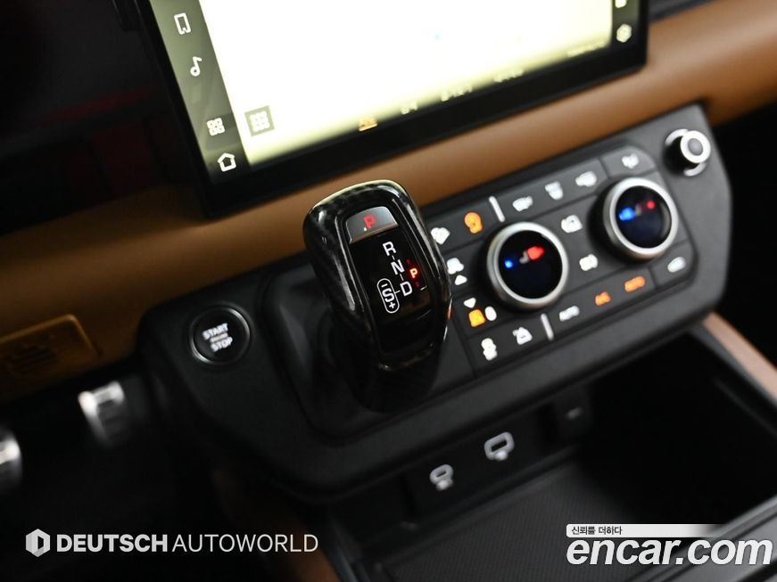 Land Rover Defender 2024