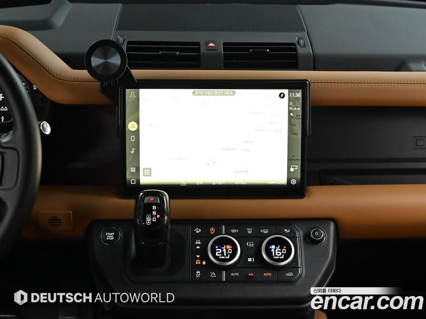 Land Rover Defender 2024