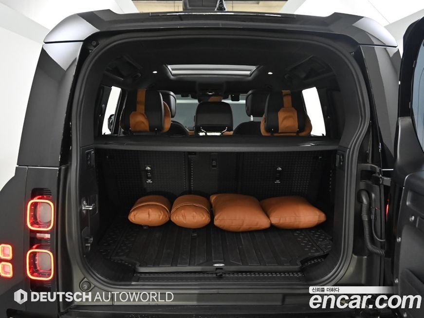 Land Rover Defender 2024