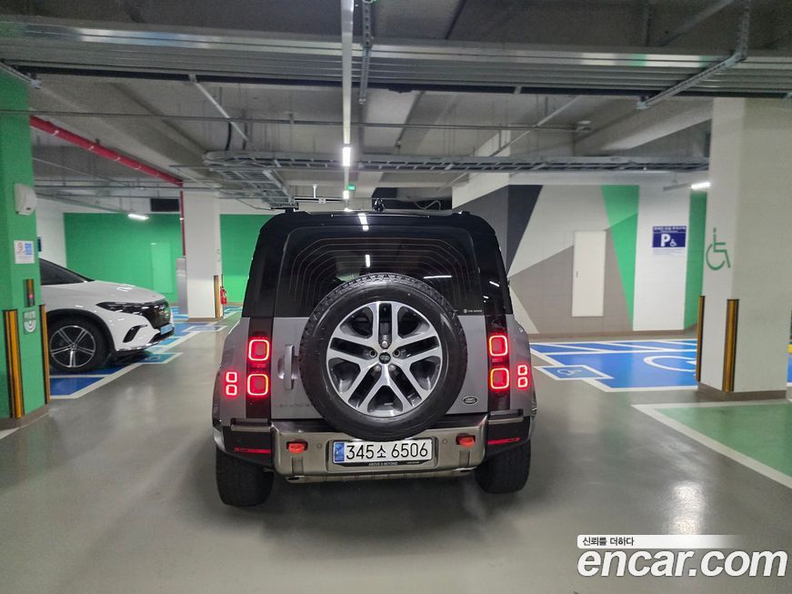 Land Rover Defender 2023