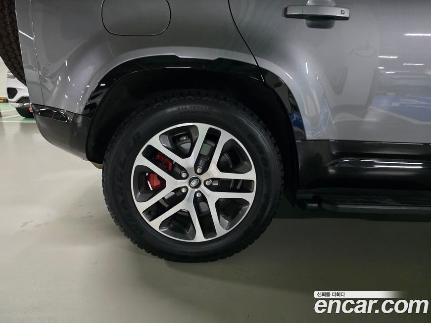 Land Rover Defender 2023