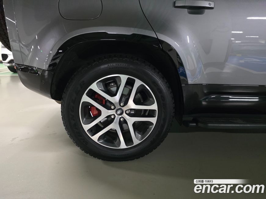 Land Rover Defender 2023