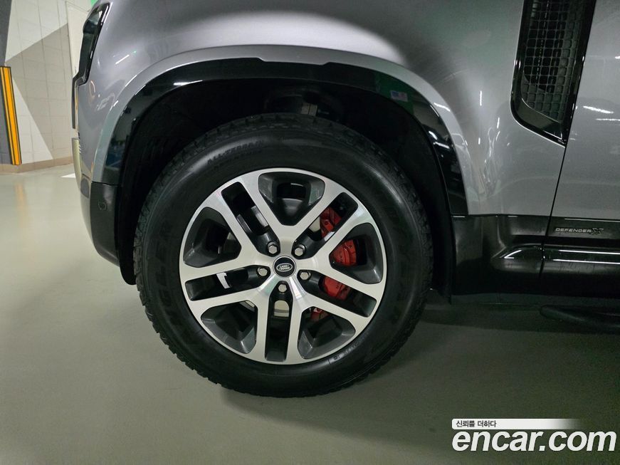 Land Rover Defender 2023