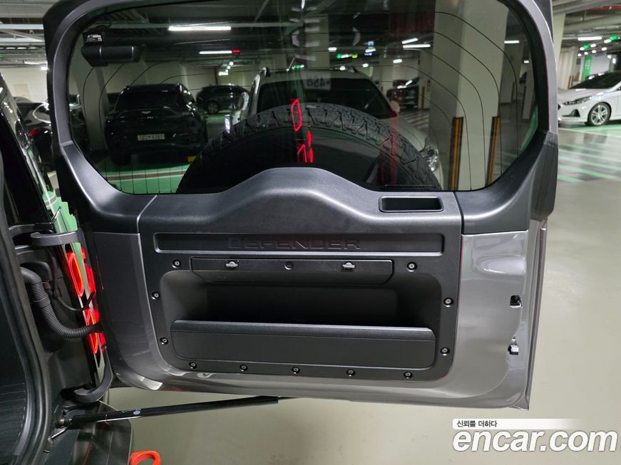 Land Rover Defender 2023