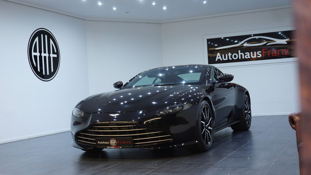 Aston Martin V8 Vantage 2021