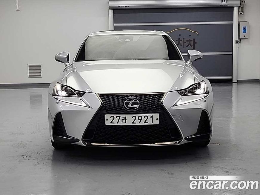 Lexus IS 2019