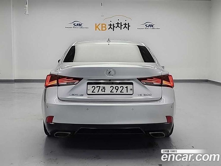 Lexus IS 2019