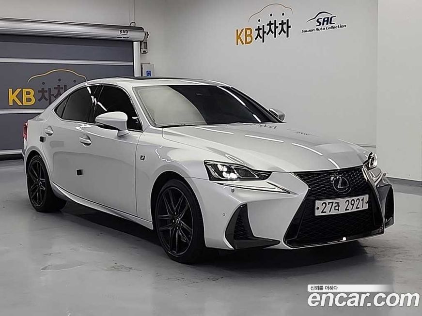 Lexus IS 2019
