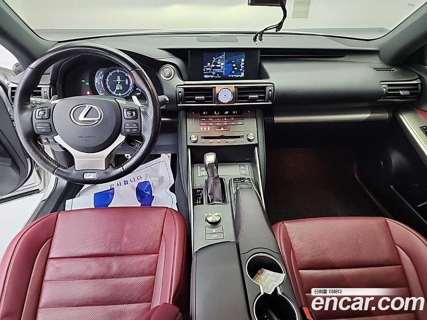 Lexus IS 2019