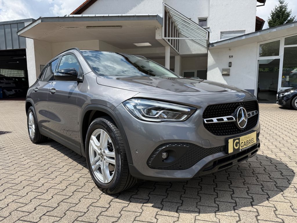 Mercedes-Benz GLA 200 2023