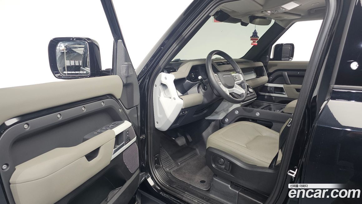 Land Rover Defender 2023