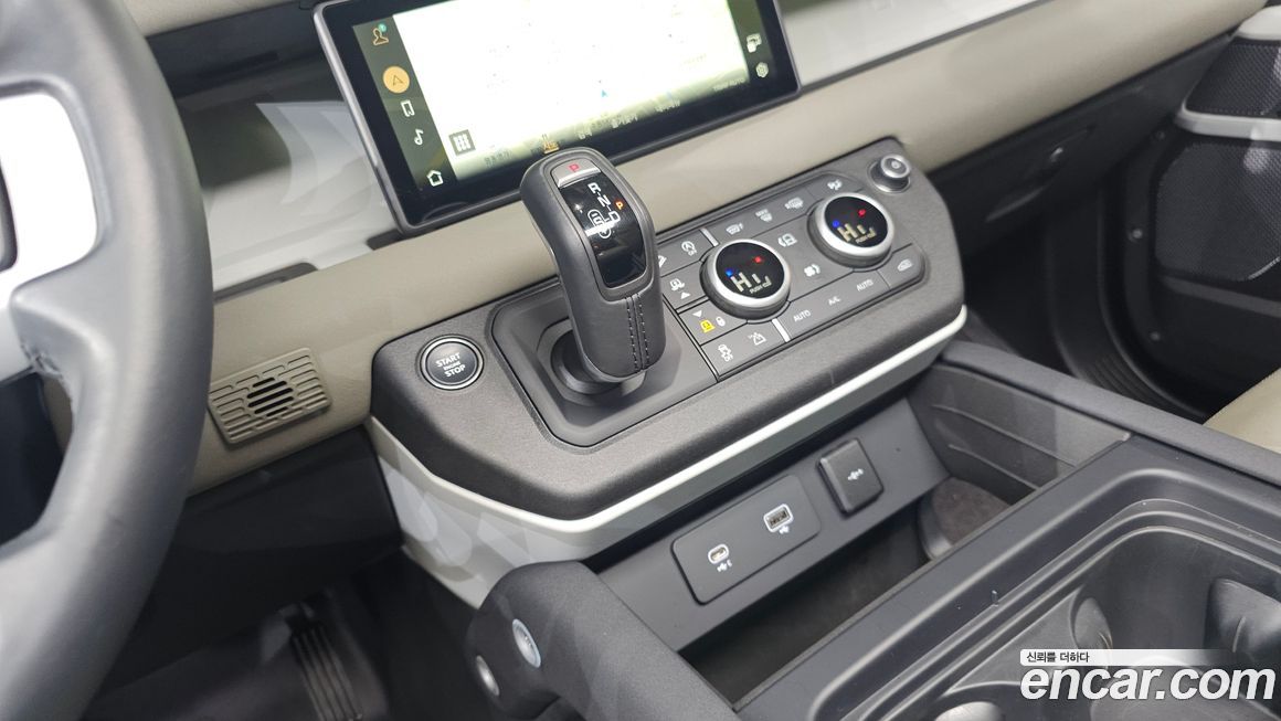 Land Rover Defender 2023