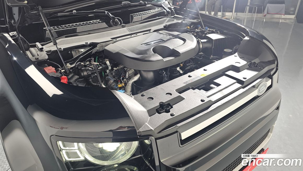 Land Rover Defender 2023