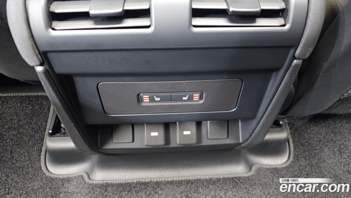 Land Rover Defender 2023