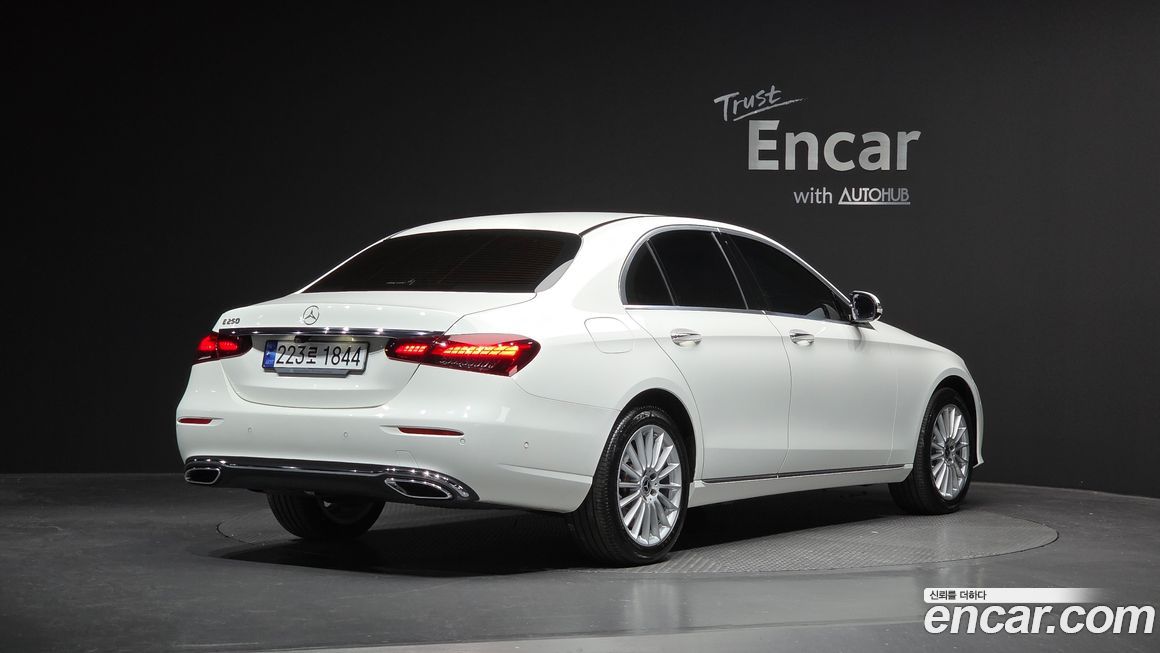 Mercedes-Benz E-Class 2021