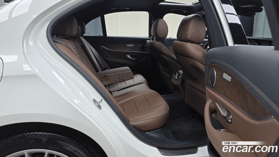 Mercedes-Benz E-Class 2021