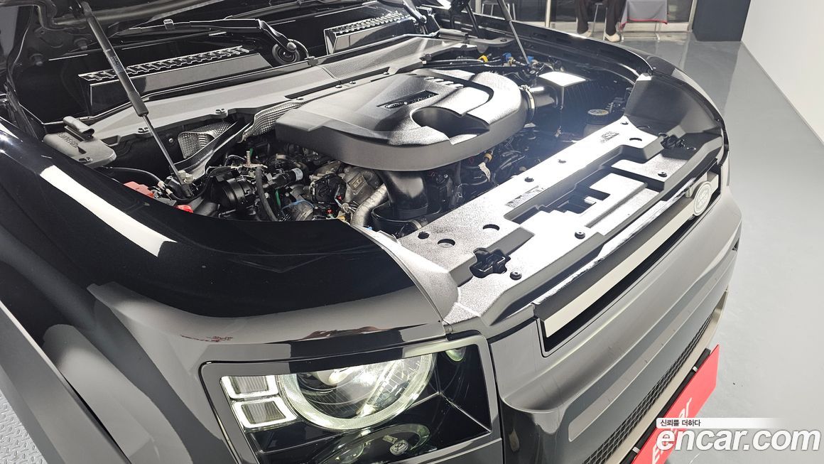Land Rover Defender 2024