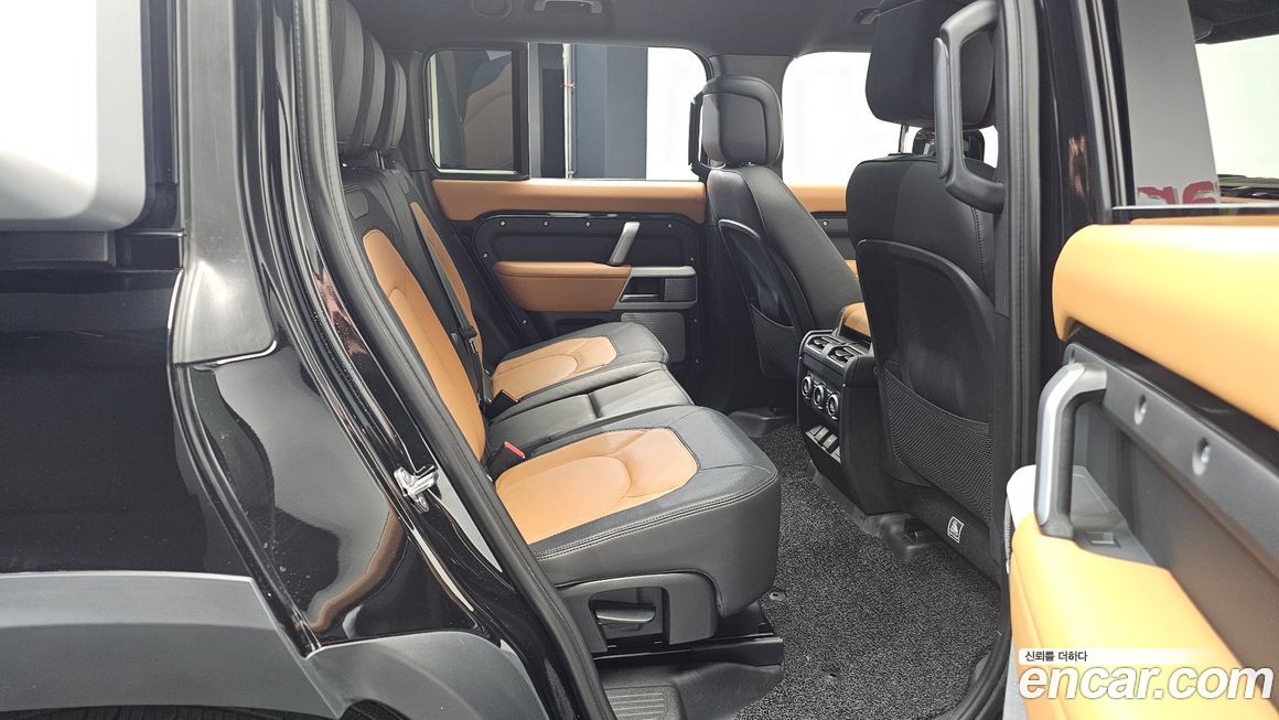 Land Rover Defender 2024