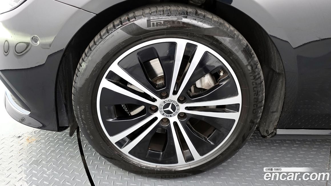 Mercedes-Benz E-Class 2021