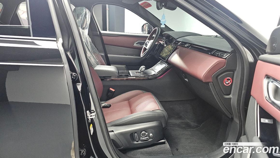 Land Rover Range Rover Velar 2025