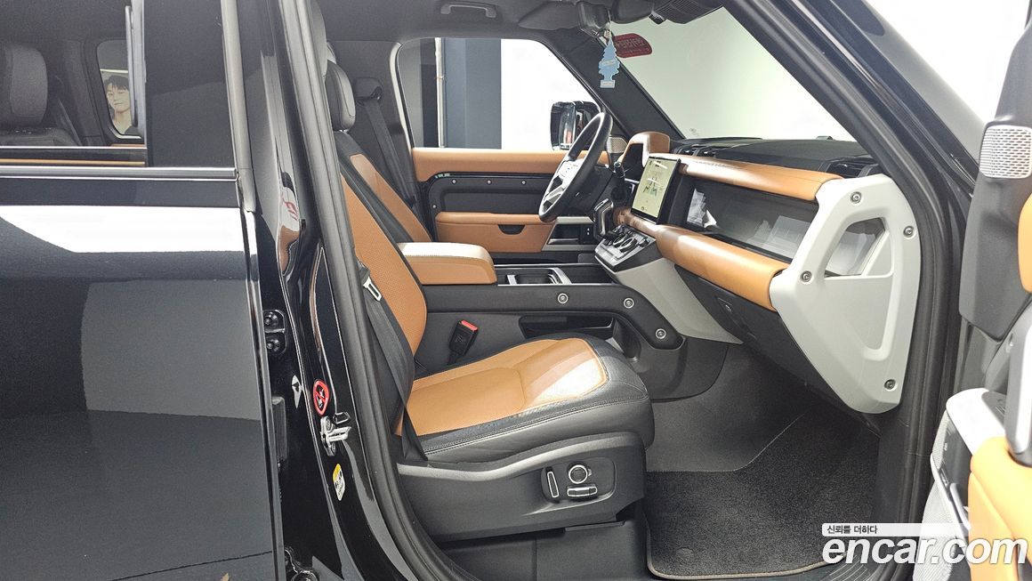 Land Rover Defender 2024