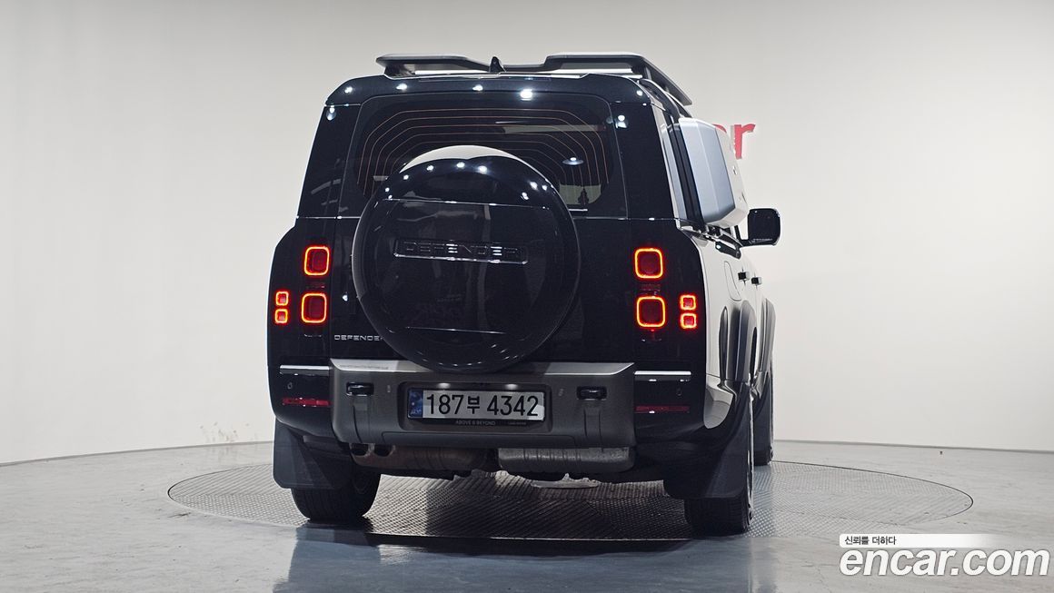 Land Rover Defender 2024