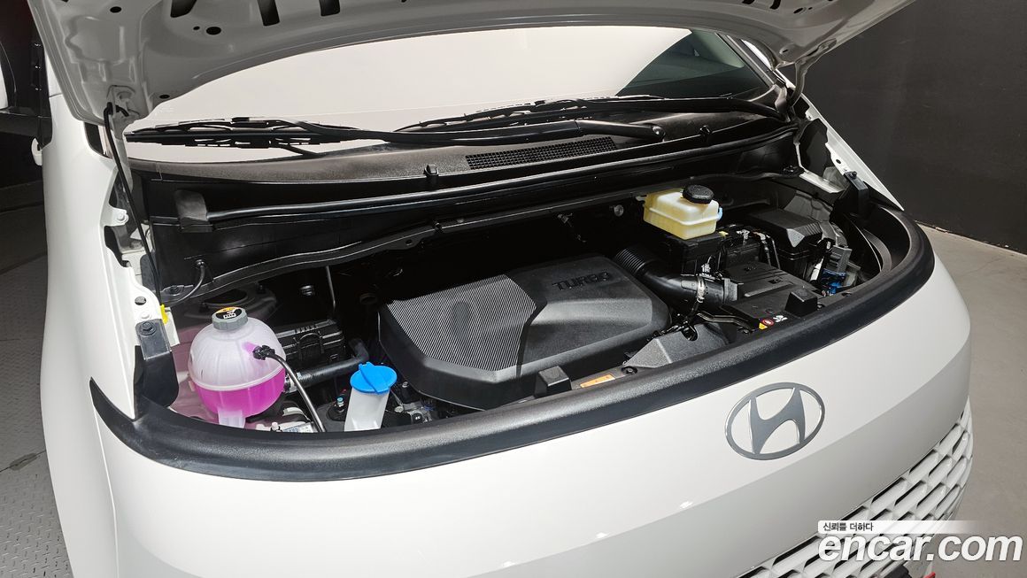 Hyundai Staria 2025