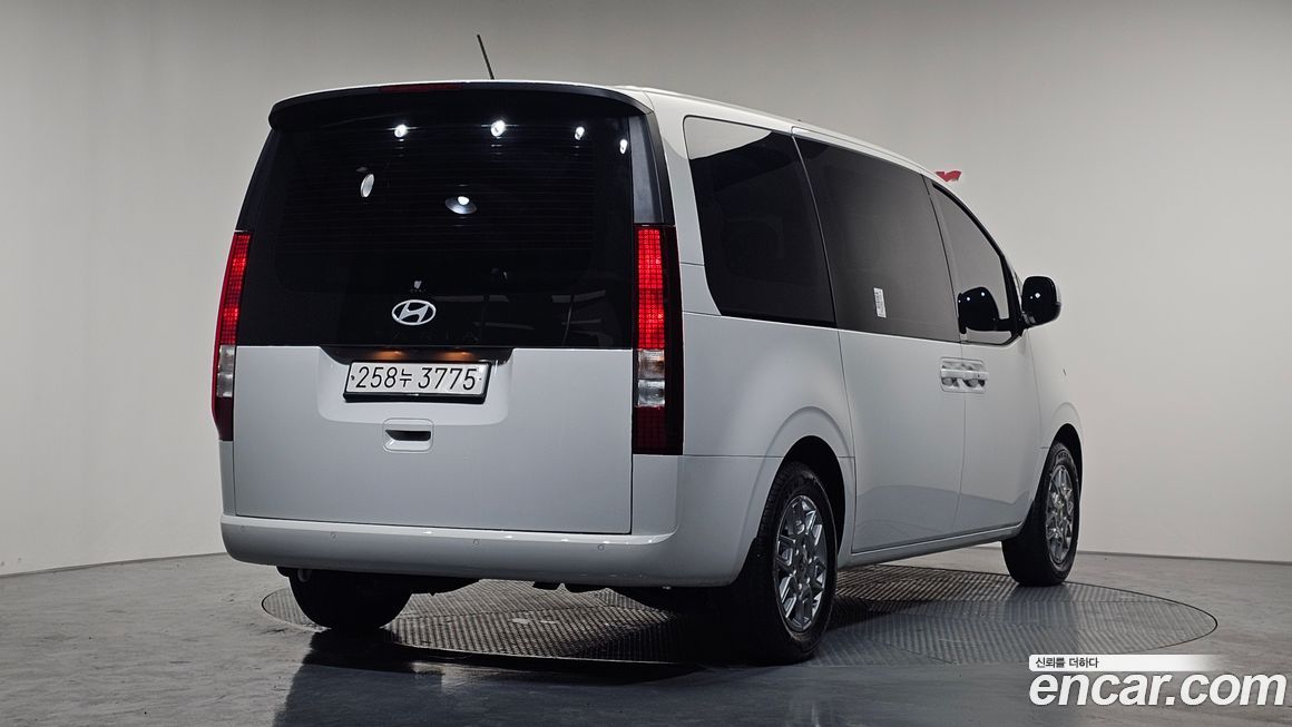 Hyundai Staria 2025