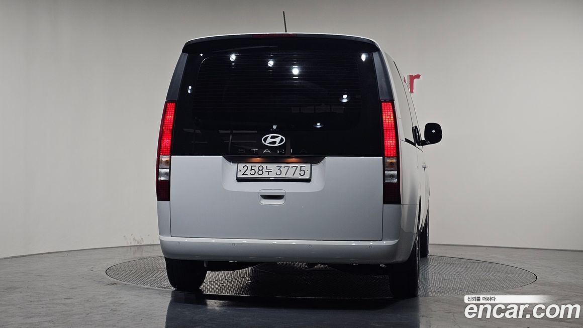 Hyundai Staria 2025