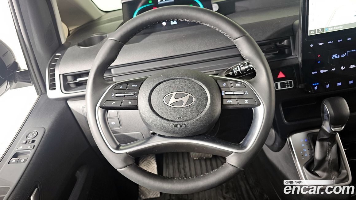 Hyundai Staria 2025