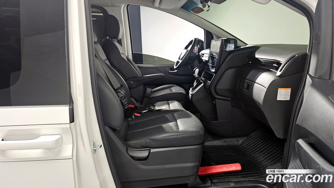 Hyundai Staria 2025