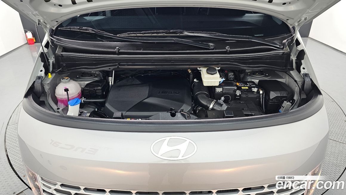 Hyundai Staria 2025