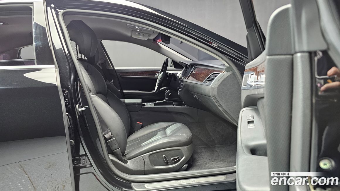 Hyundai Genesis 2016