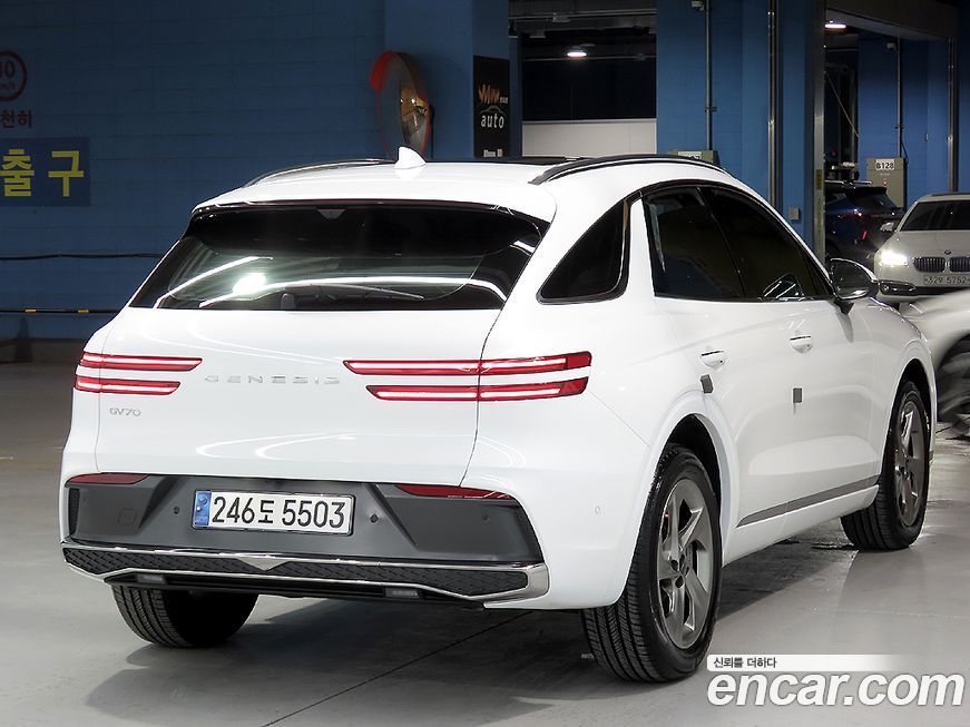 Genesis GV70 2025