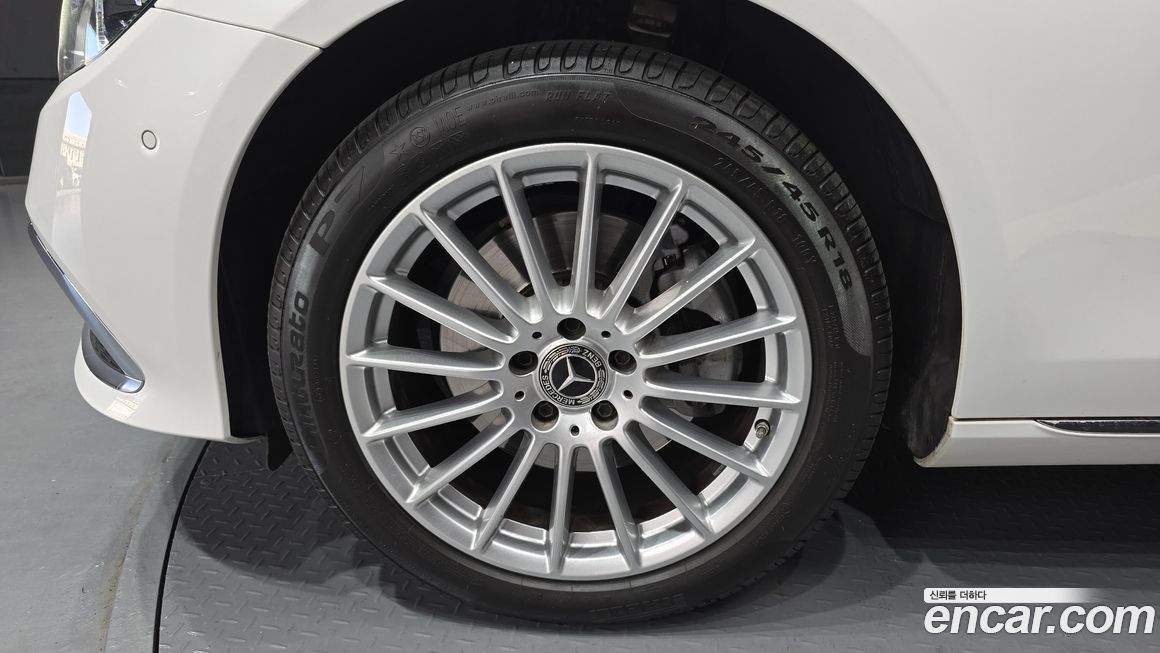 Mercedes-Benz E-Class 2021