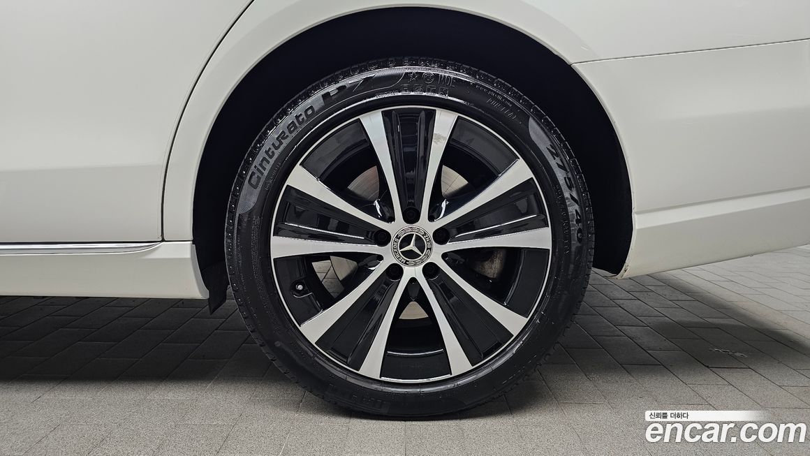 Mercedes-Benz E-Class 2021