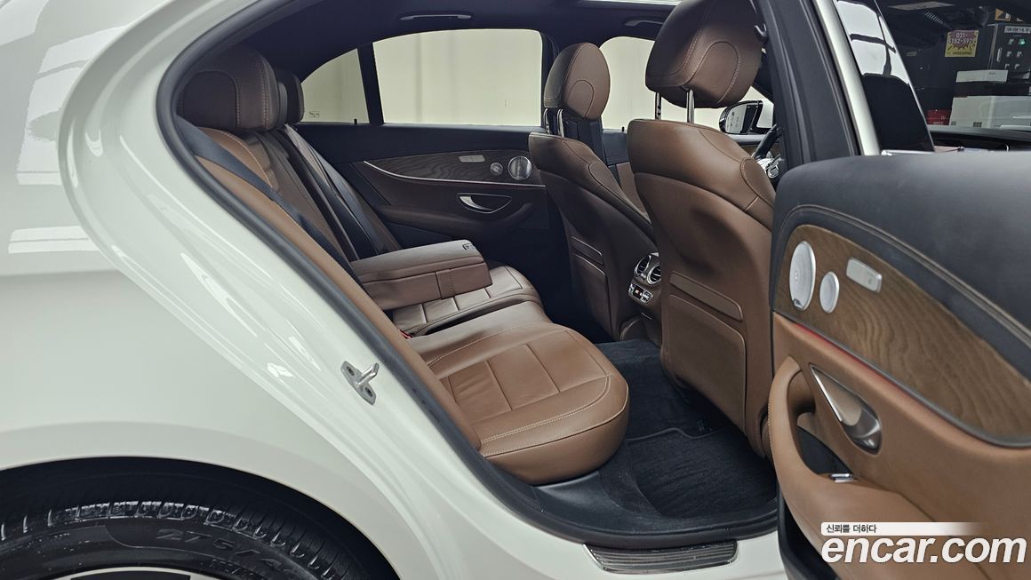 Mercedes-Benz E-Class 2021