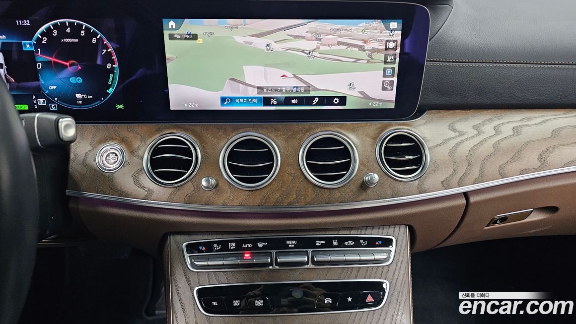 Mercedes-Benz E-Class 2021