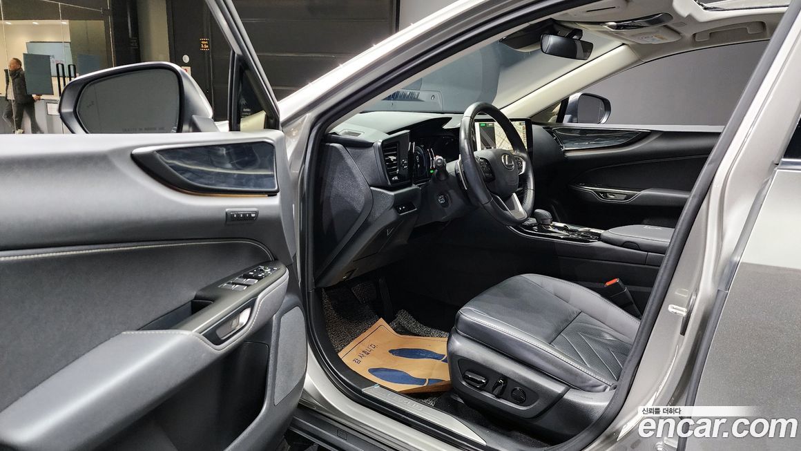 Lexus NX 2025