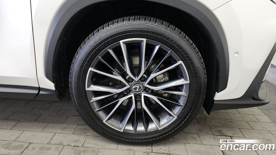 Lexus NX 2025